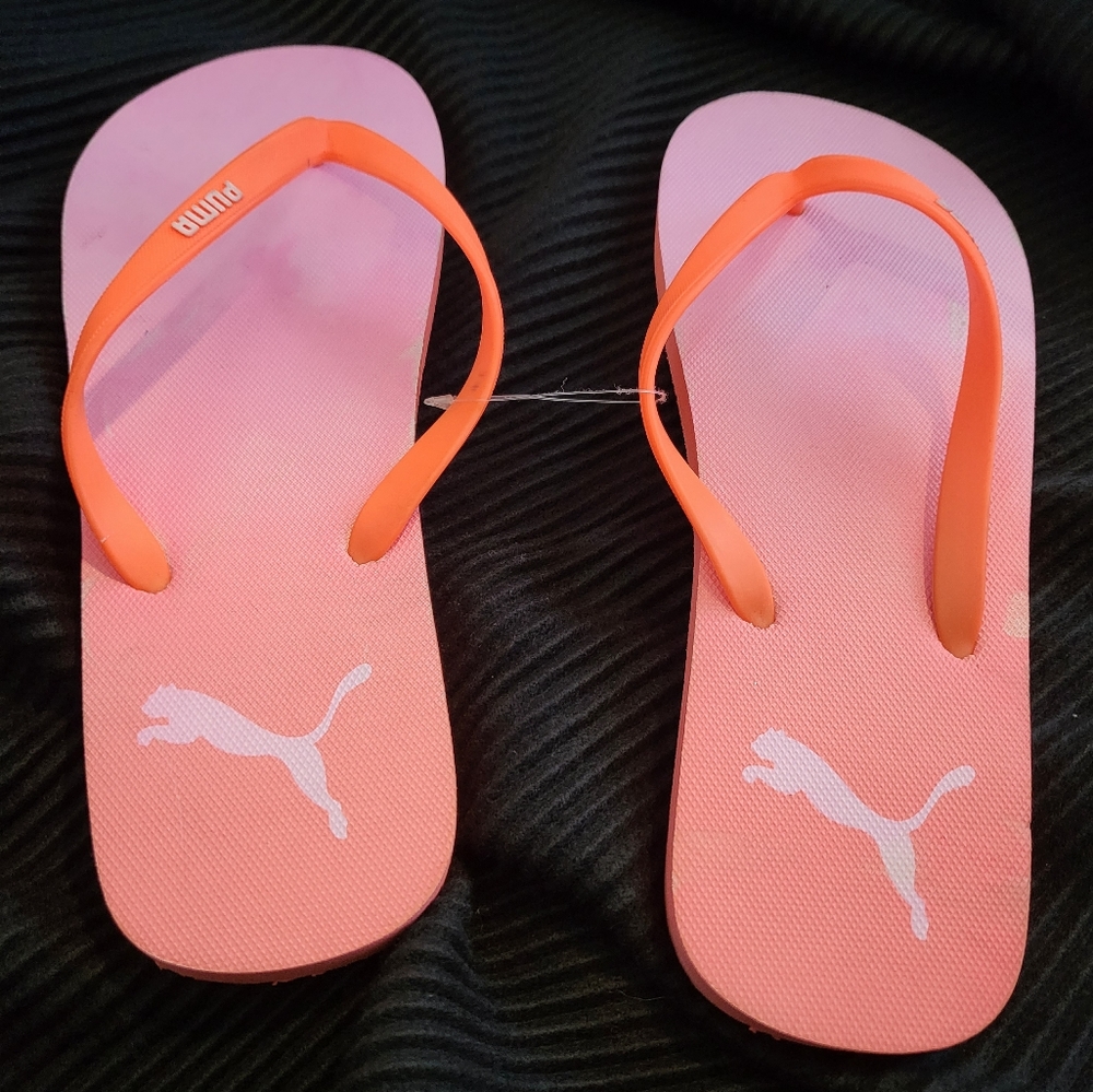 NWOT -PUMA - Adult Women Coral / White Ladies Sport Thong Flip Flop Sandals